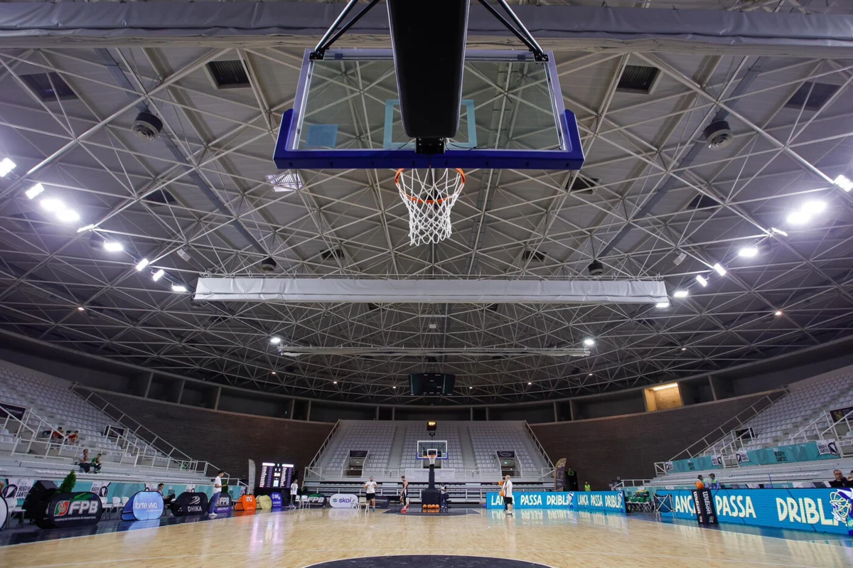 Imagem de contexto do artigo Islândia bate Suécia no primeiro jogo do Torneio de Braga de basquetebol
