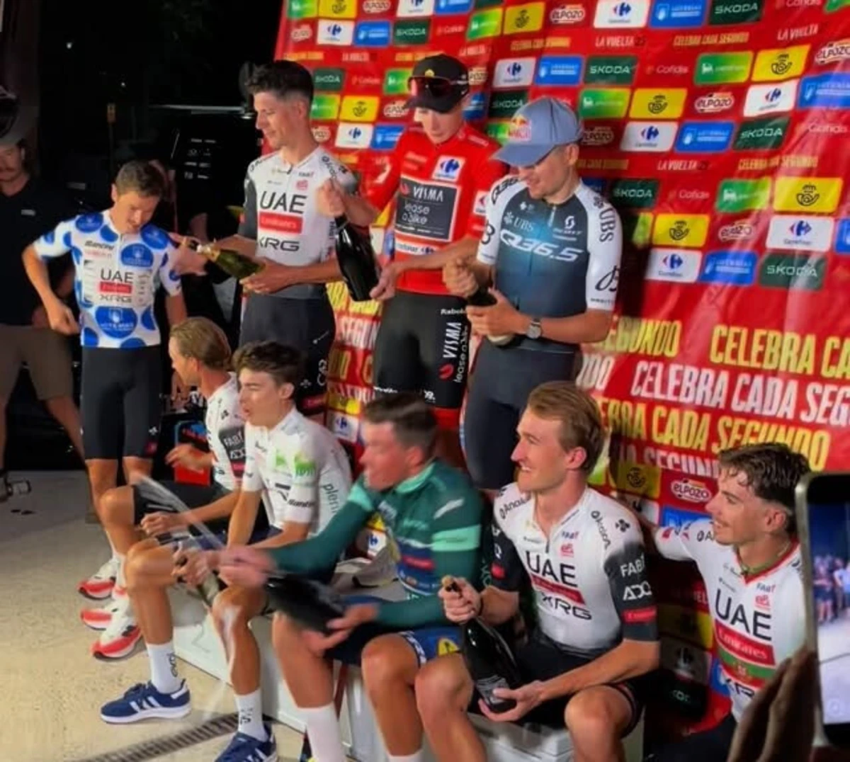 Pódio improvisado da Vuelta (créditos: Visma-Lease a Bike)