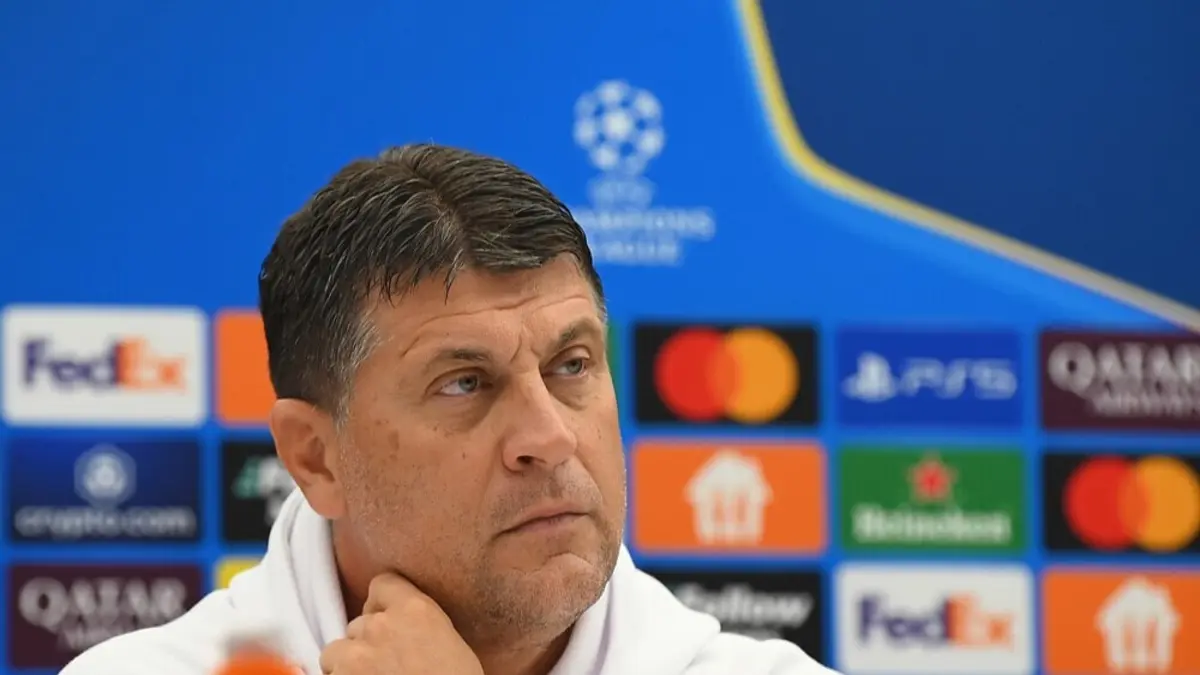 Vladan Milojevic, treinador do Estrela Vermelha