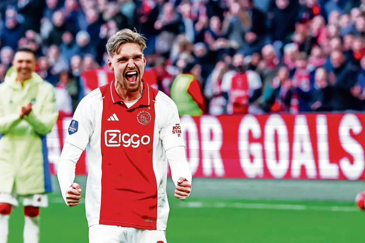 Kenneth Taylor é o desejado de Farioli para reforçar o meio-campo