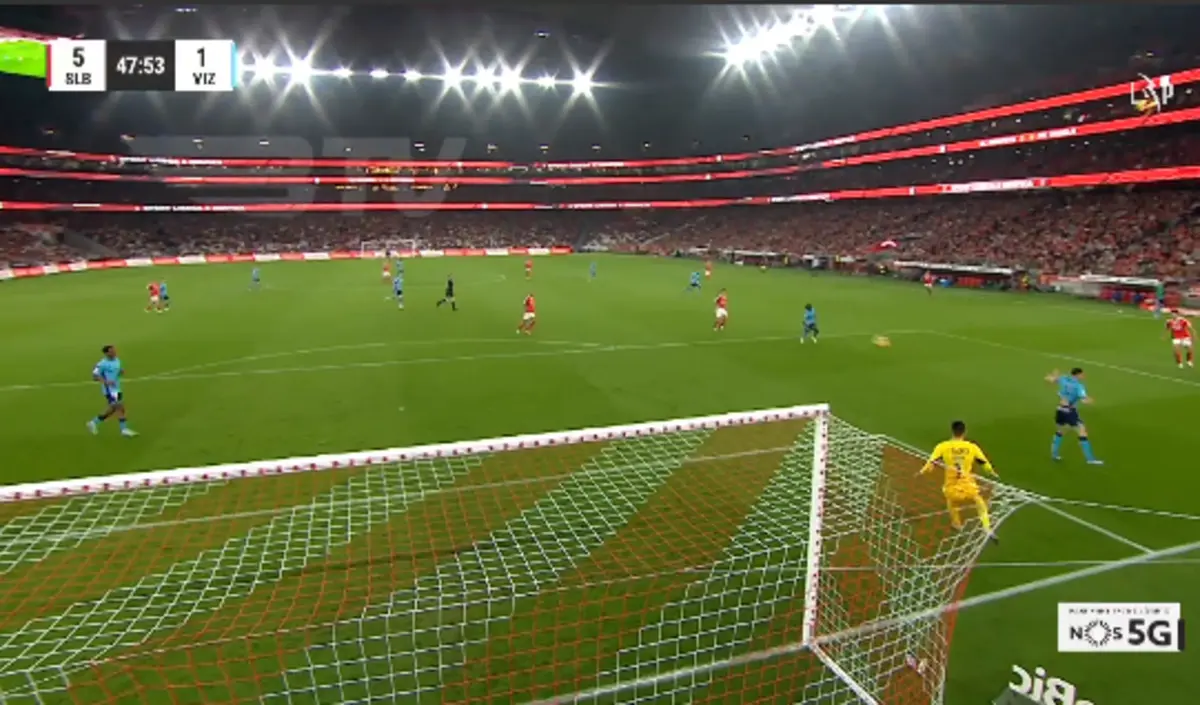 Imagem de contexto do artigo Erro de Trubin e Essende marca no Benfica-Vizela. Assista ao lance