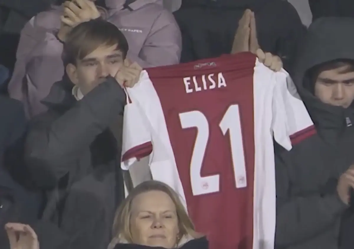 Imagem de contexto do artigo Emocionante: Ajax homenageou namorada de jogador que morreu atropelada durante corrida