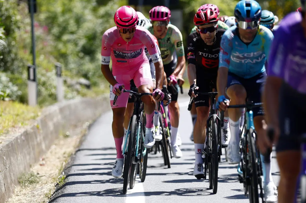 Ciclismo Eulálio revela raça de campeão, mas perde camisola rosa.