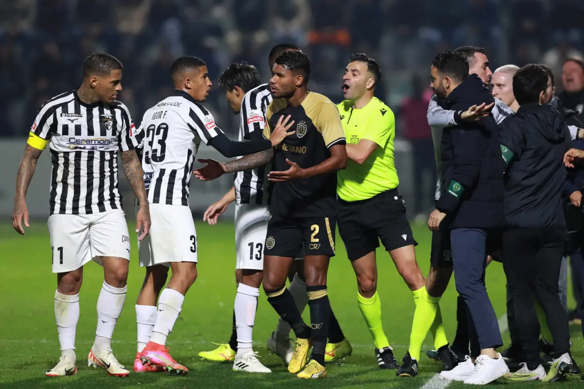 Sporting elogia explicações do VAR em tempo real (créditos: Carlos Vidigal Jr. / Global Imagens)
