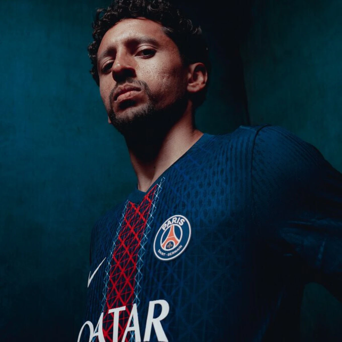 Imagem de contexto do artigo Camisola principal do PSG para 2025/26 é inspirada na Torre Eiffel