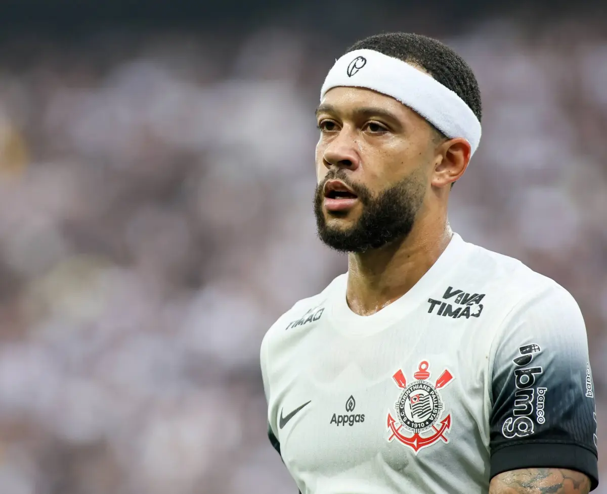 Depay bisou (Créditos: Rodrigo Gazzanel / Corinthians)