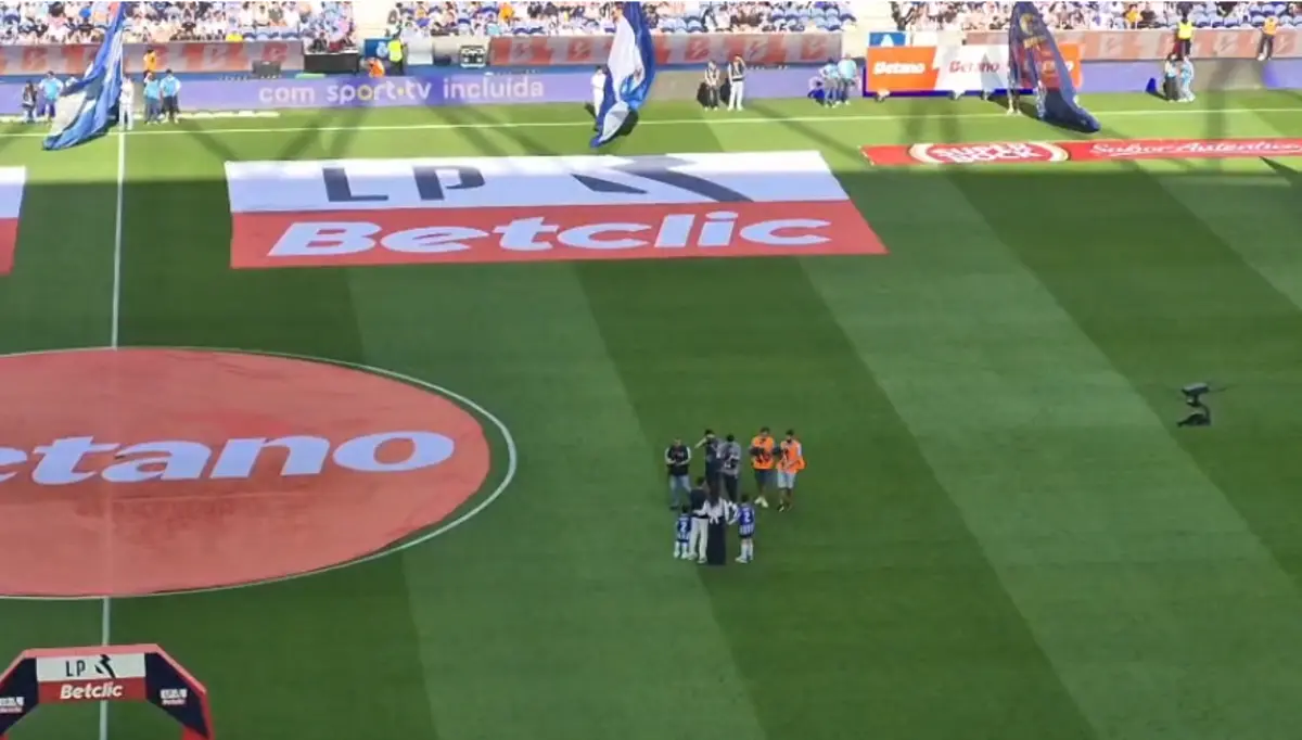 Imagem de contexto do artigo A homenagem a Castro no relvado do Dragão antes do FC Porto-Nacional