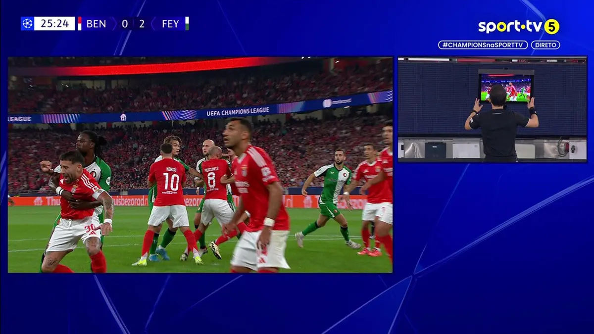 Imagem de contexto do artigo Depois do golo anulado, Feyenoord volta a marcar ao Benfica. Veja os lances
