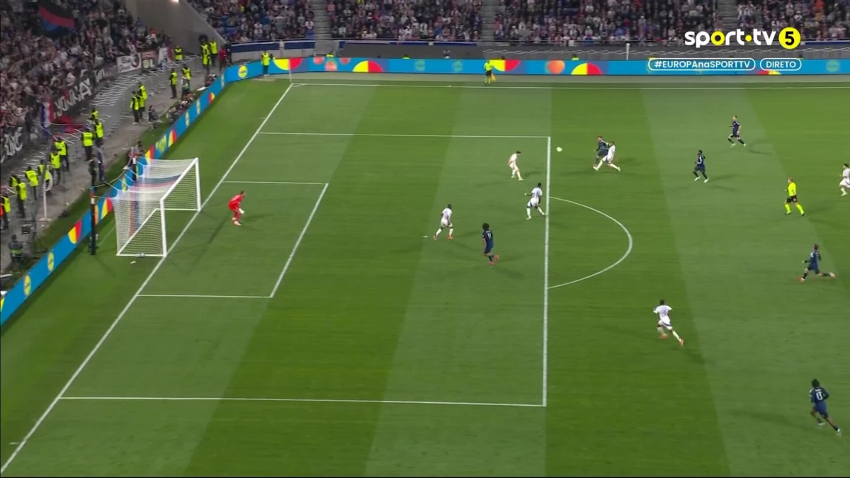 Imagem de contexto do artigo Bruno Fernandes assiste na reviravolta do Manchester United em Lyon. Veja o golo