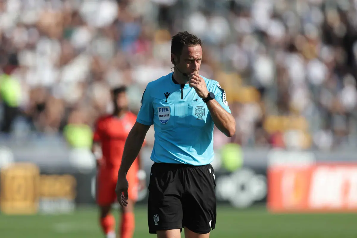 Imagem de contexto do artigo Artur Soares Dias no Benfica-Sporting e Nuno Almeida no Vitória-FC Porto