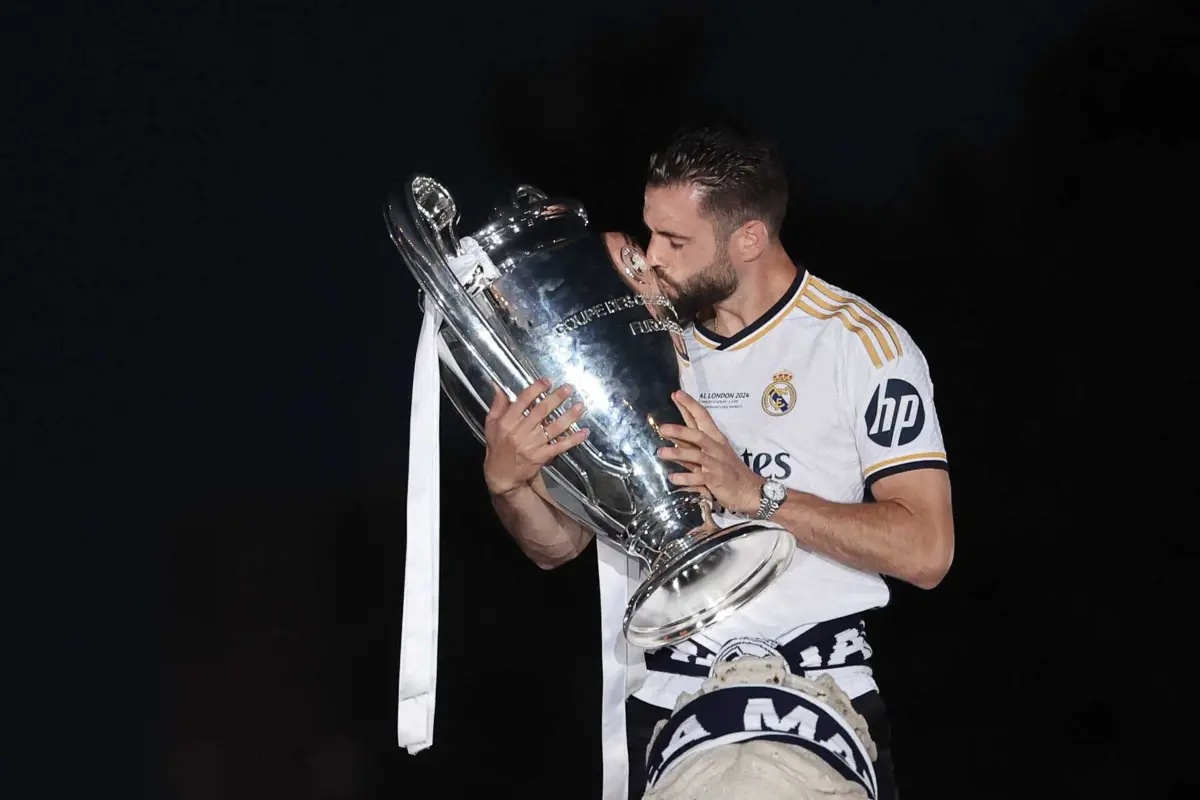 Nacho Fernández com o troféu da Liga dos Campeões (créditos: AFP)