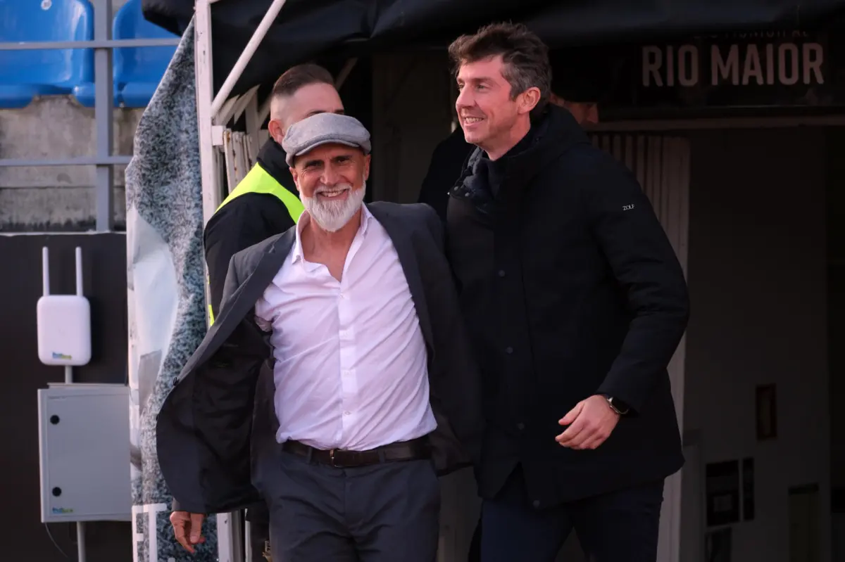 Álvaro Pacheco com Vasco Seabra, treinador do Arouca