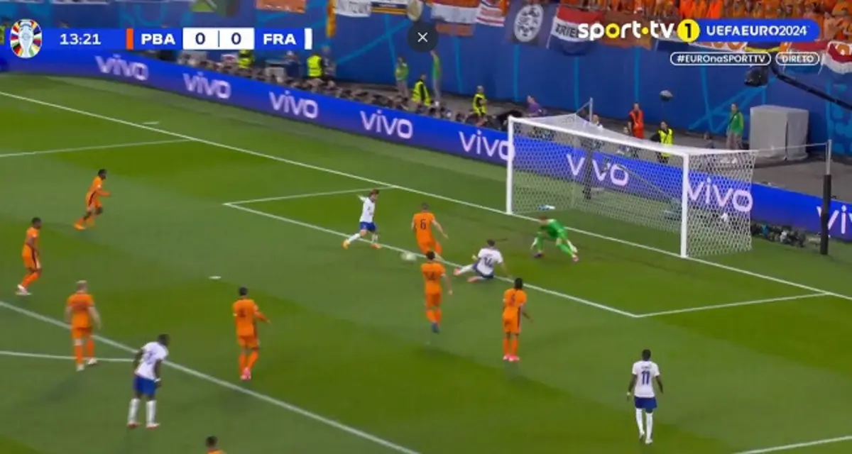 Lance de Griezmann (créditos: Sport TV)