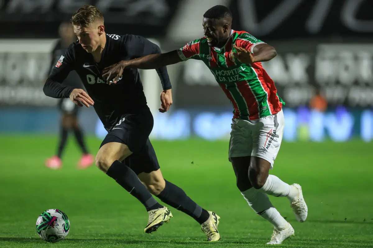 Nanu, à direita (Créditos: AFP)