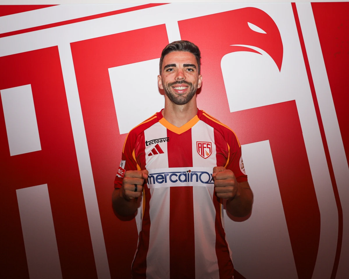 Imagem de contexto do artigo Oficial: Tomané no Aves SAD, Sangaré no Farense