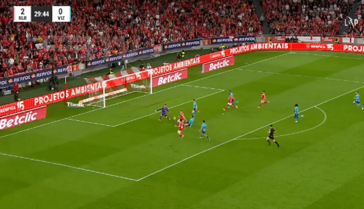 Imagem de contexto do artigo Benfica "abafa" Vizela: Tiago Gouveia marca o 3-0. Veja o vídeo