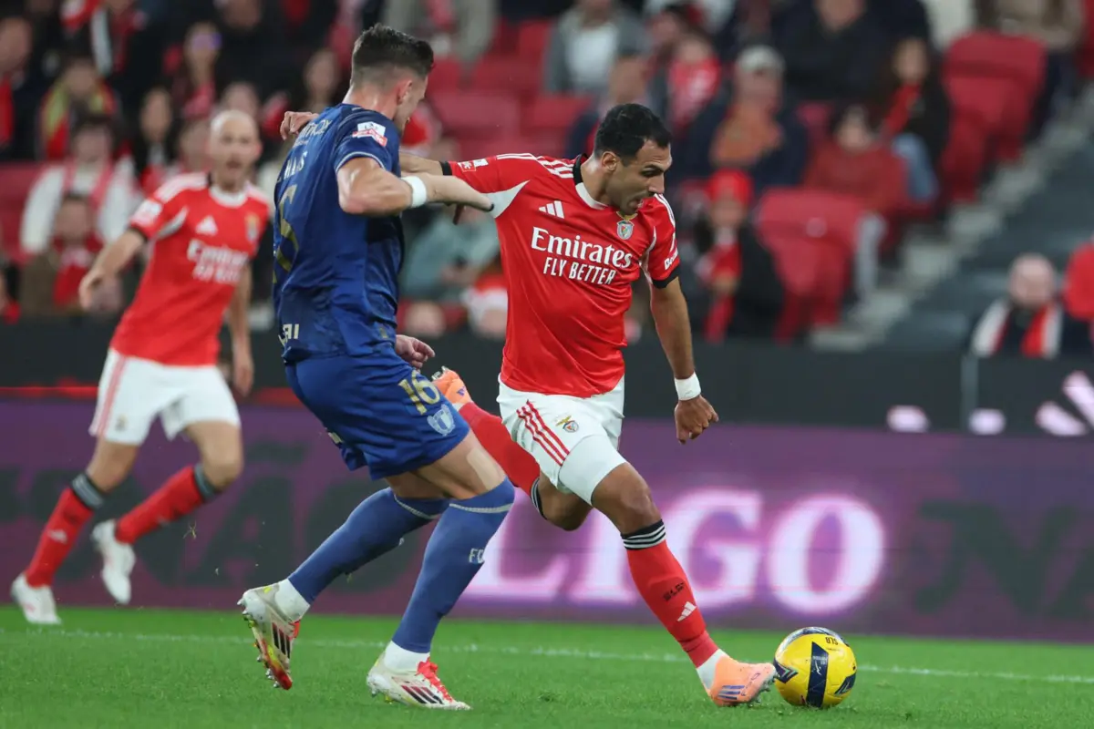 Pavlidis tenta visar a baliza do Famalicão