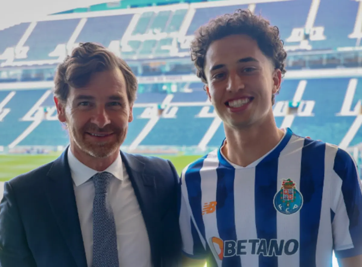 Imagem de contexto do artigo André Oliveira após renovar pelo FC Porto: "Sei o peso desta camisola"