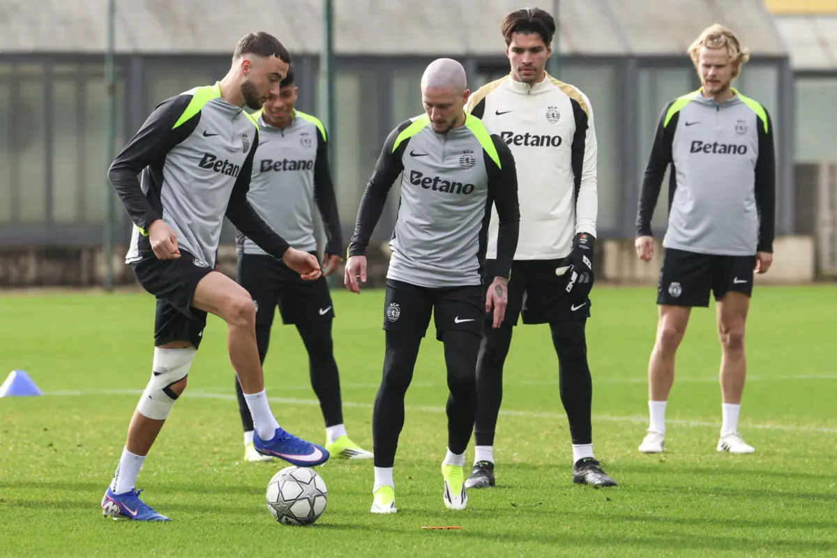 Imagem de contexto do artigo Mais de um ano depois: Nuno Santos foi a grande novidade no treino do Sporting