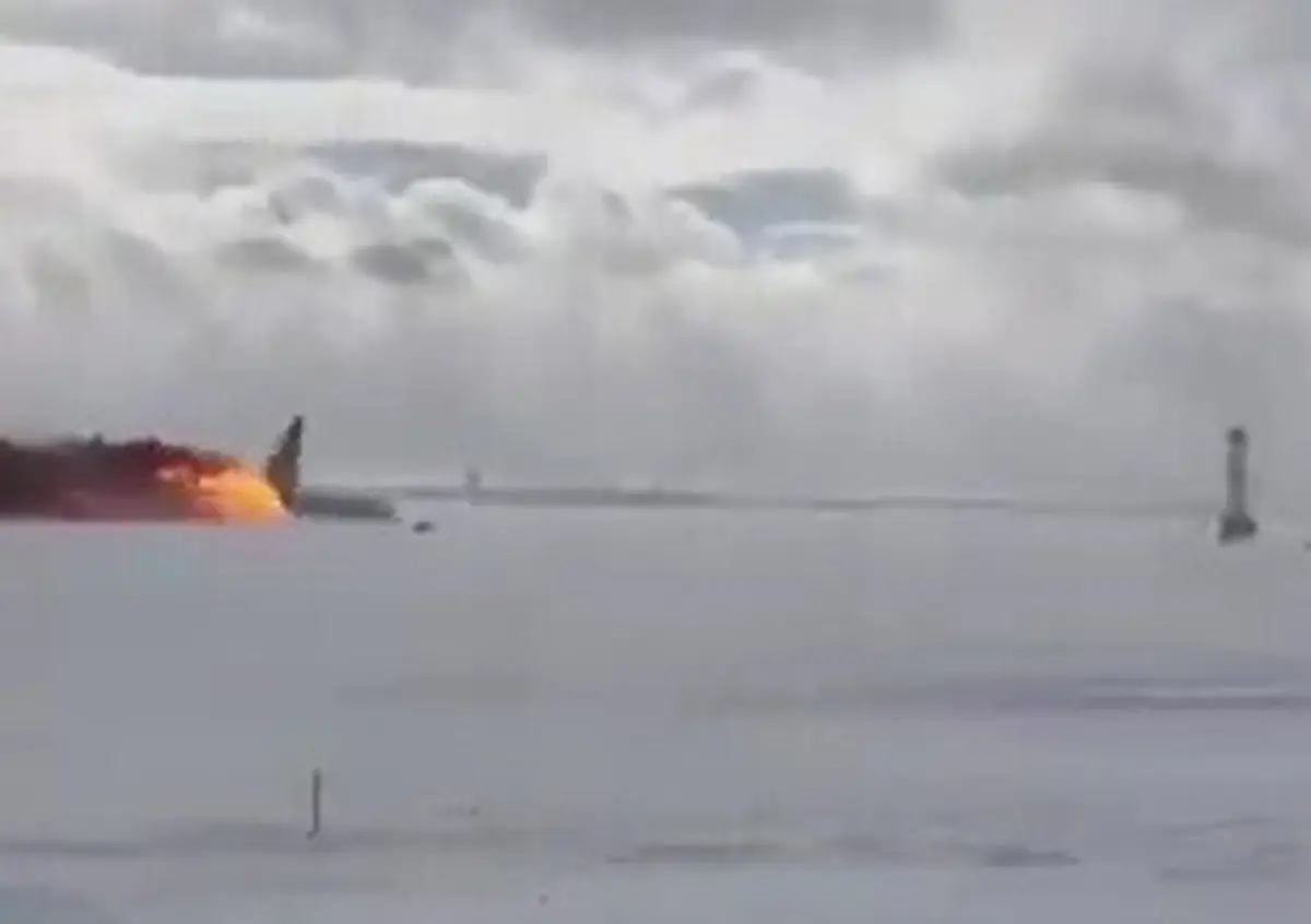 Imagem de contexto do artigo Vídeo mostra avião a despenhar-se em Toronto: três pessoas ficaram gravemente feridas