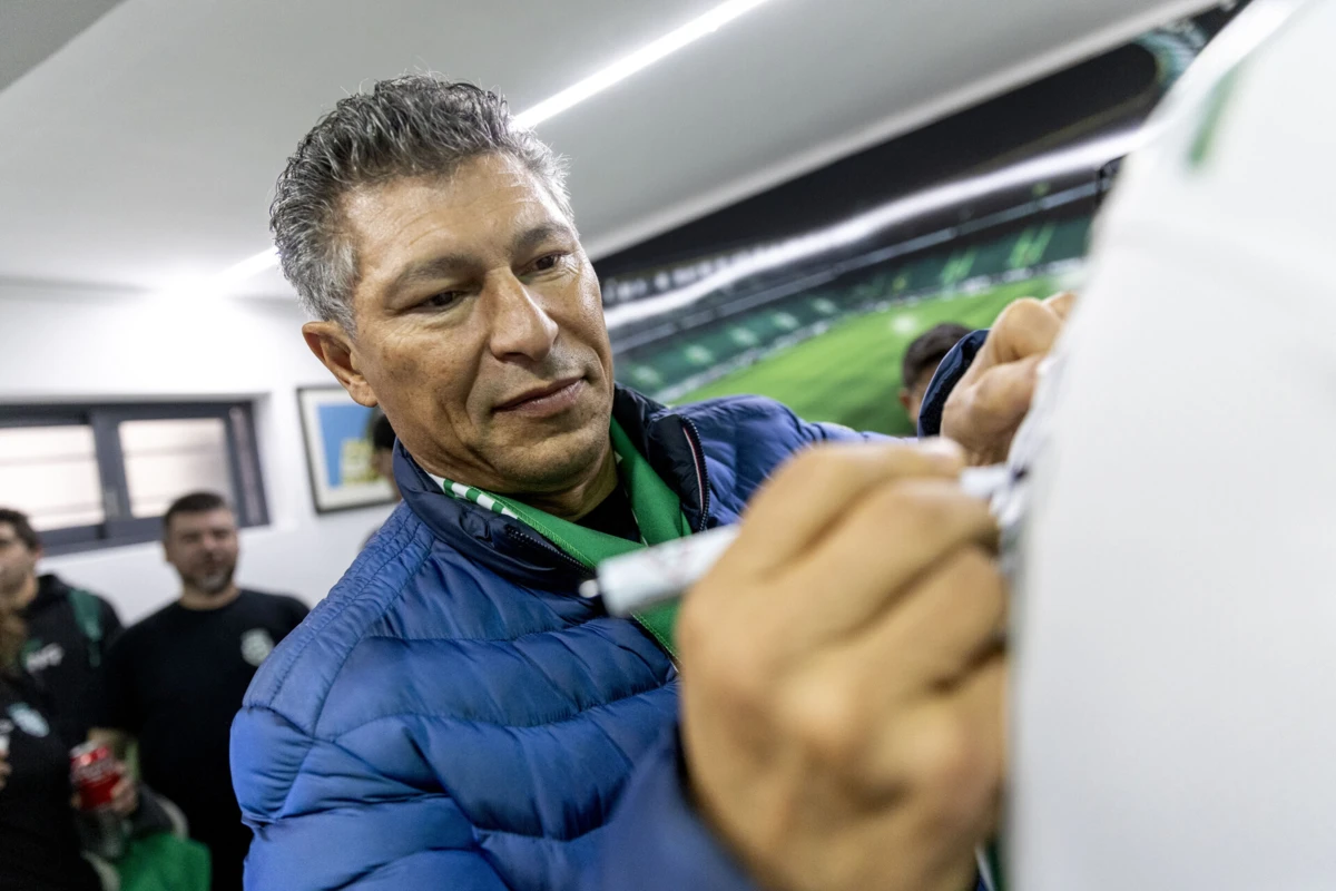 Imagem de contexto do artigo Balakov aposta no tricampeonato do Sporting e fala da estreia no "novo" Alvalade