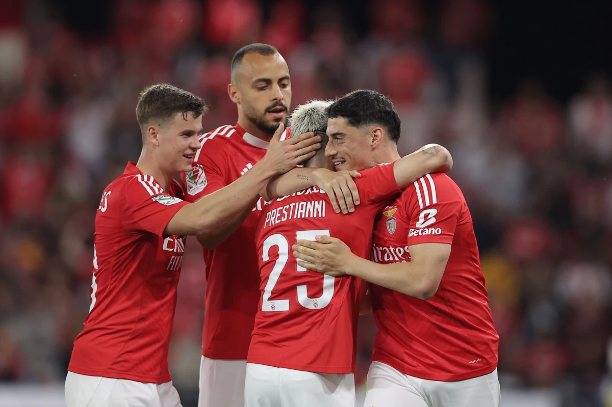 Imagem de contexto do artigo Bruno Lage diz o que espera de Tiago Gouveia e fala do "profissional incansável" Arthur Cabral