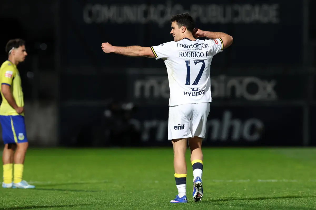 Imagem de contexto do artigo Golo de Rodrigo Pinheiro garante triunfo do Famalicão frente ao Arouca