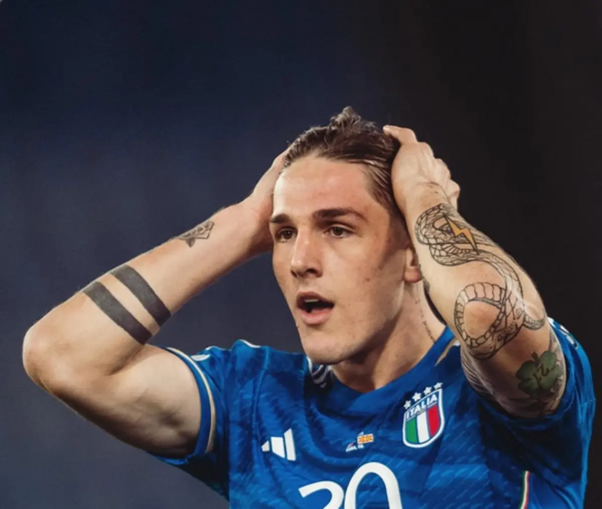 Imagem de contexto do artigo Roma insiste: "Zaniolo mandou dois jogadores para o hospital e urinou no balneário"