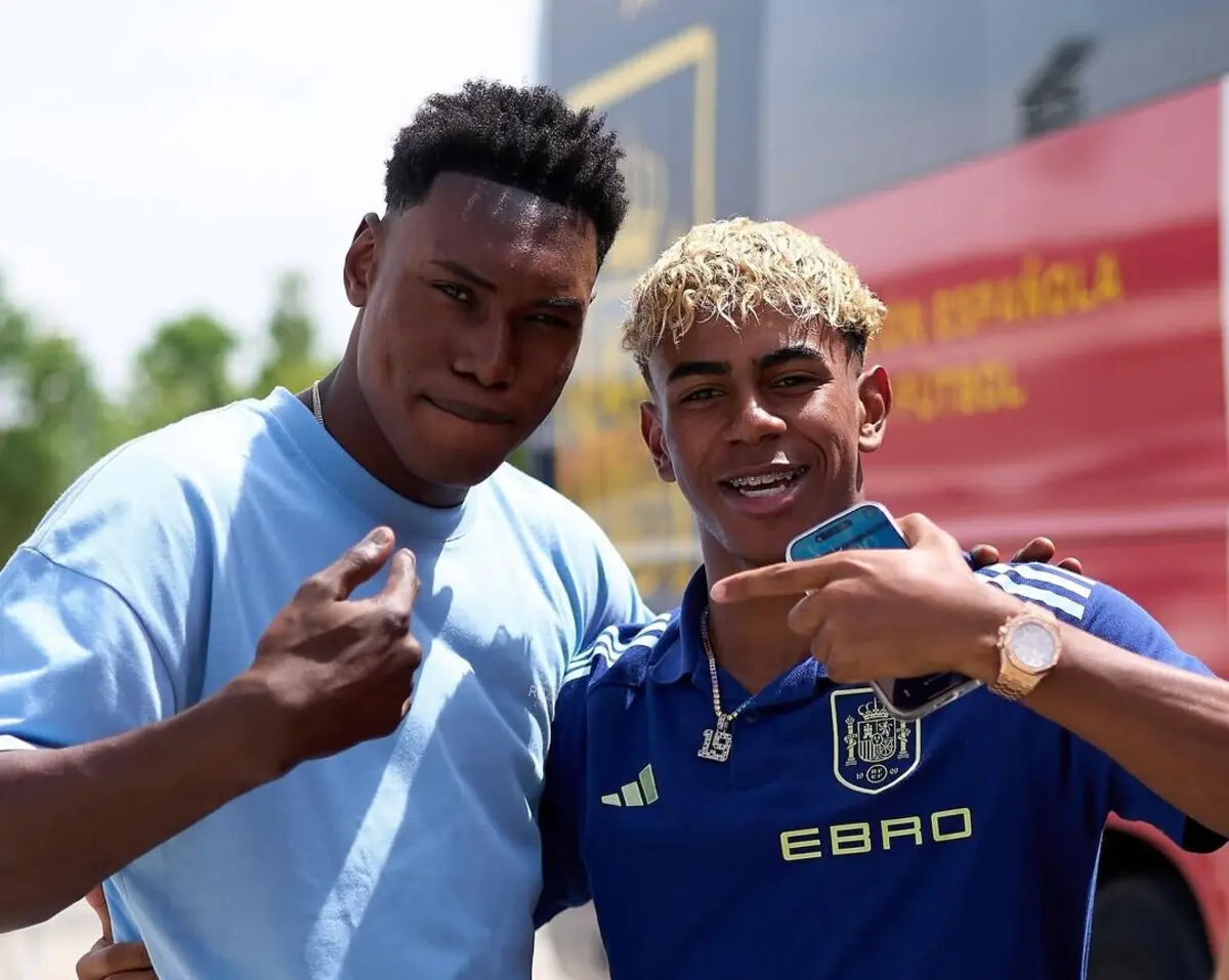 Imagem de contexto do artigo Samu recebido por Lamine Yamal na chegada à seleção de Espanha