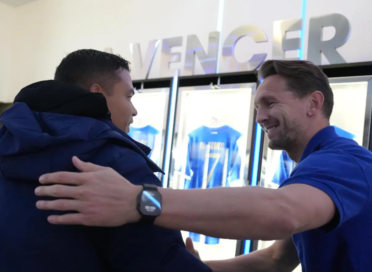 Luuk de Jong e Thiago Silva