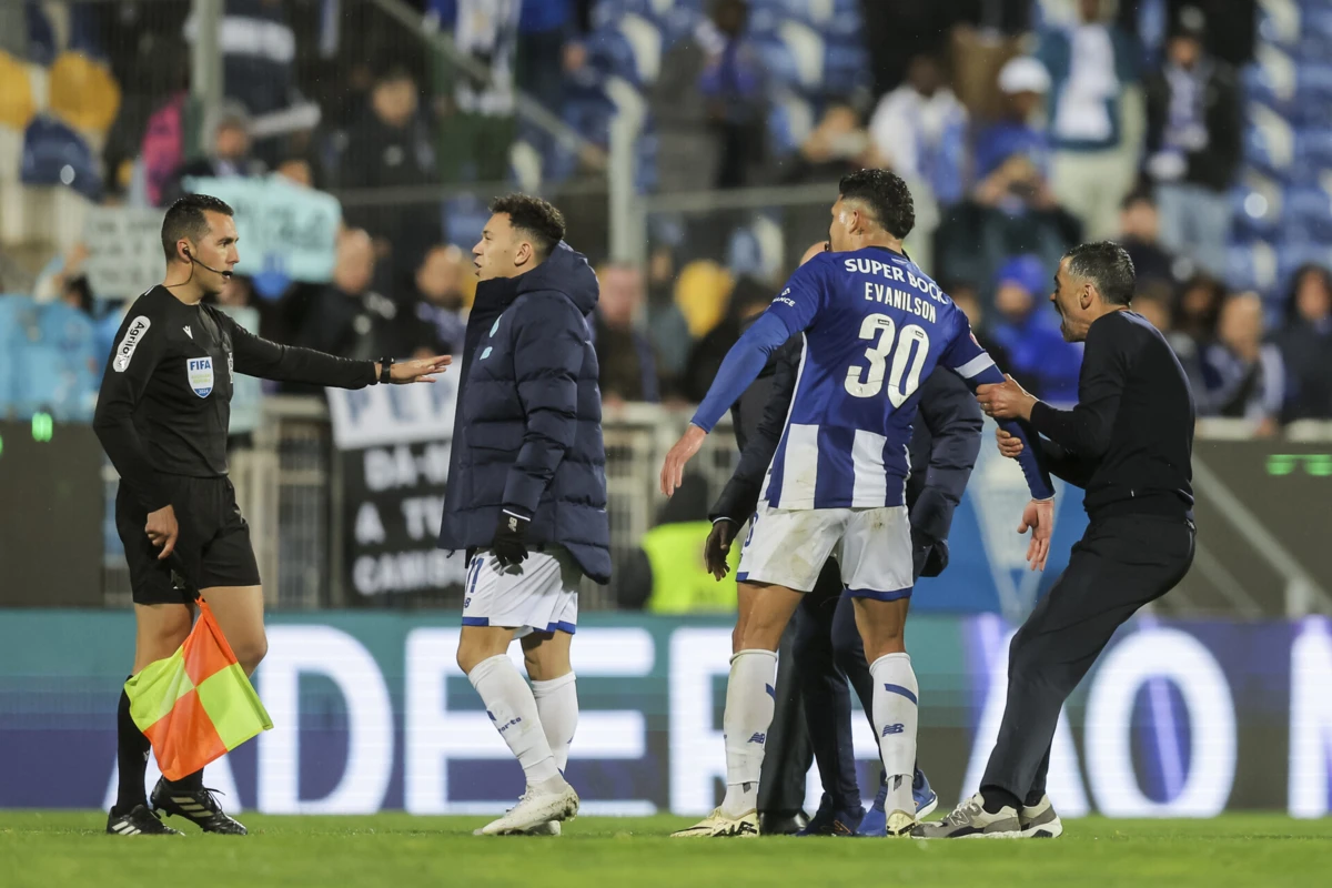 Estoril-FC Poto originou chuva de multas