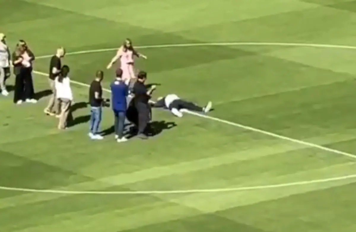 Imagem de contexto do artigo Ver para crer: presidente do Barcelona estendido no relvado de Camp Nou