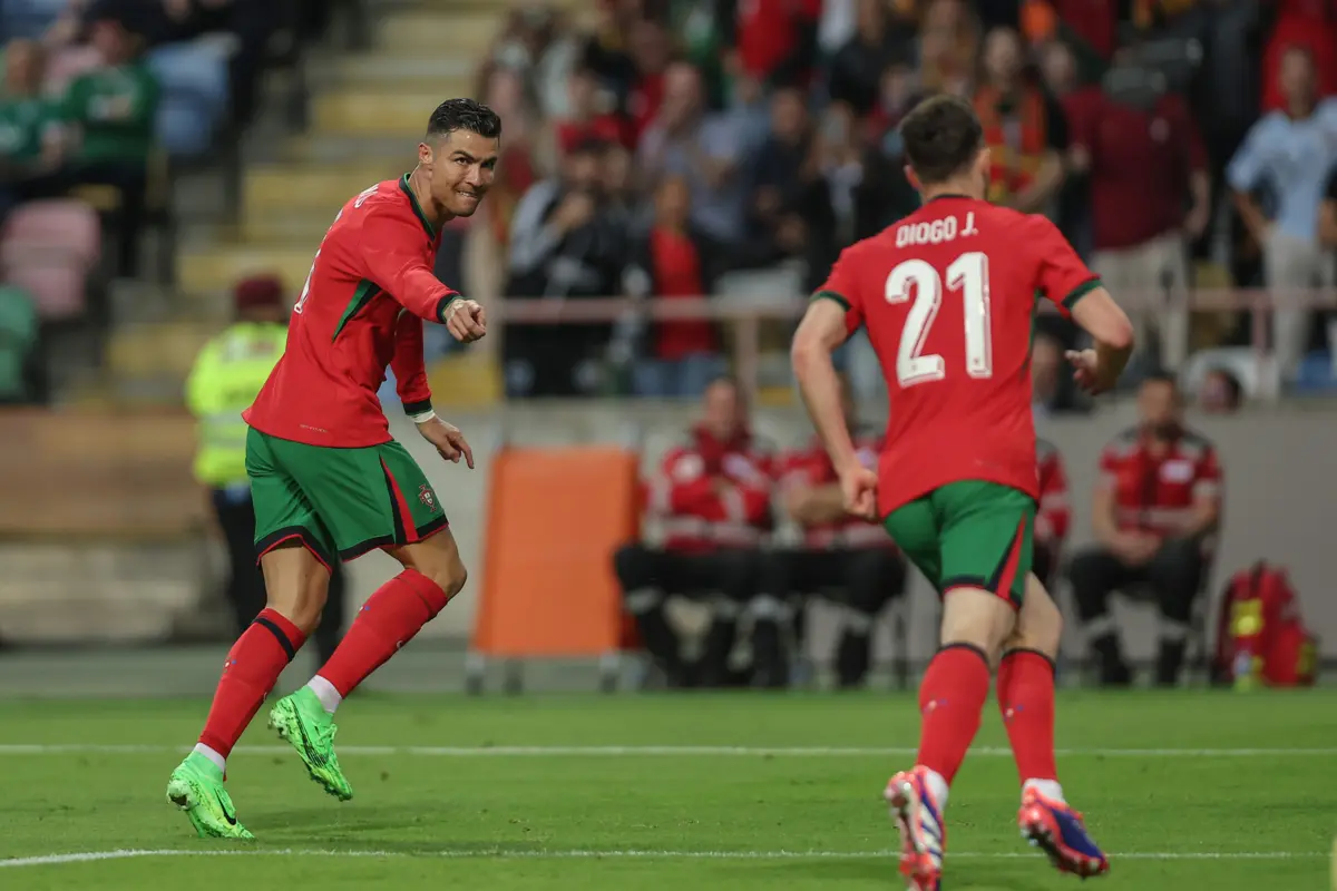 Ronaldo e Diogo Jota