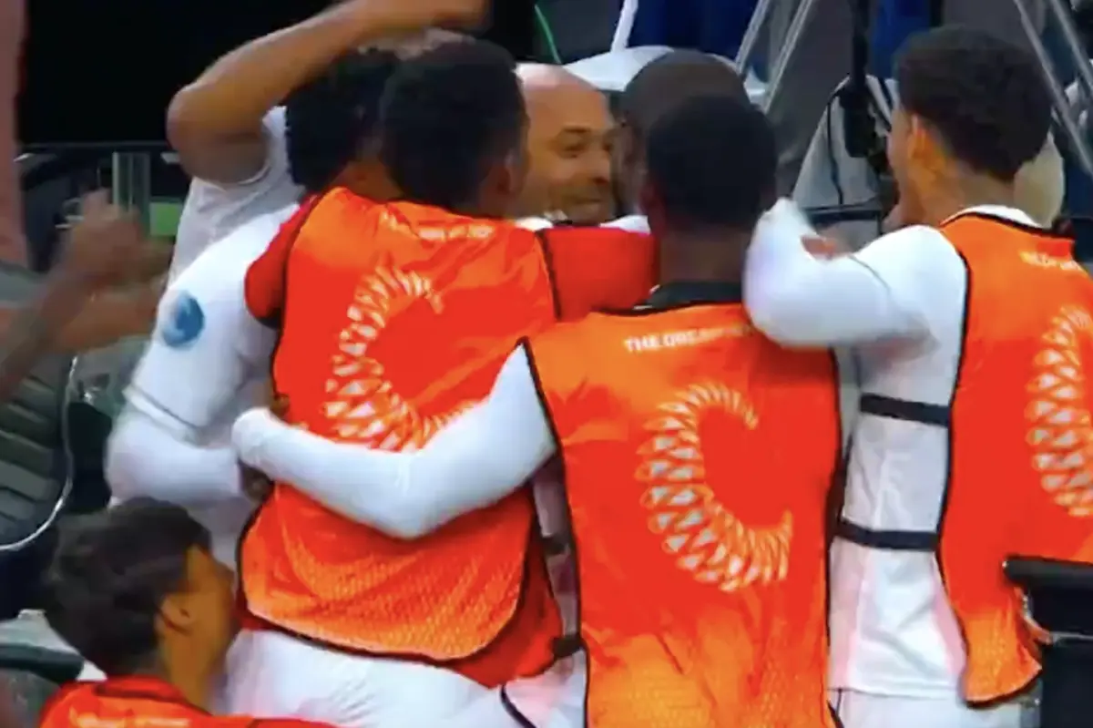 Imagem de contexto do artigo Henry entra "sem querer" nos festejos do Panamá: "És o meu ídolo"