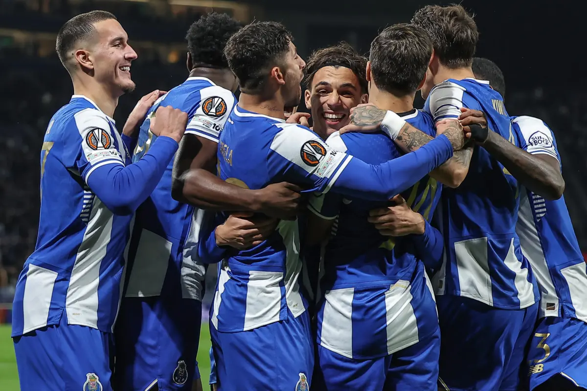 Jogadores do FC Porto festejam o golo com Gabri Veiga