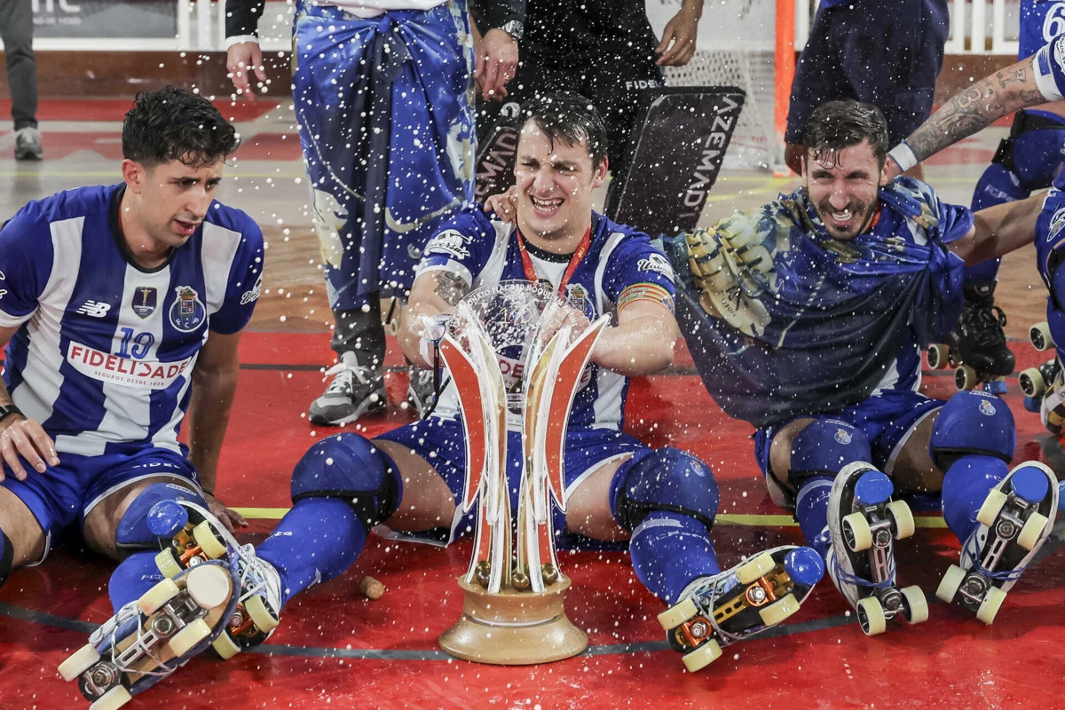 Gonçalo Alves com o troféu de campeão (créditos: Gerardo Santos / Global Imagens)