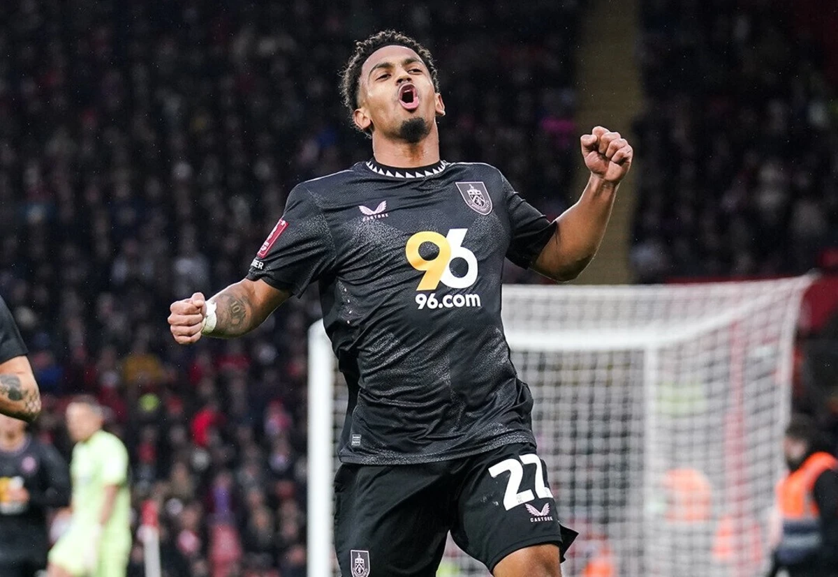 Marcus Edwards (Créditos: Burnley FC)