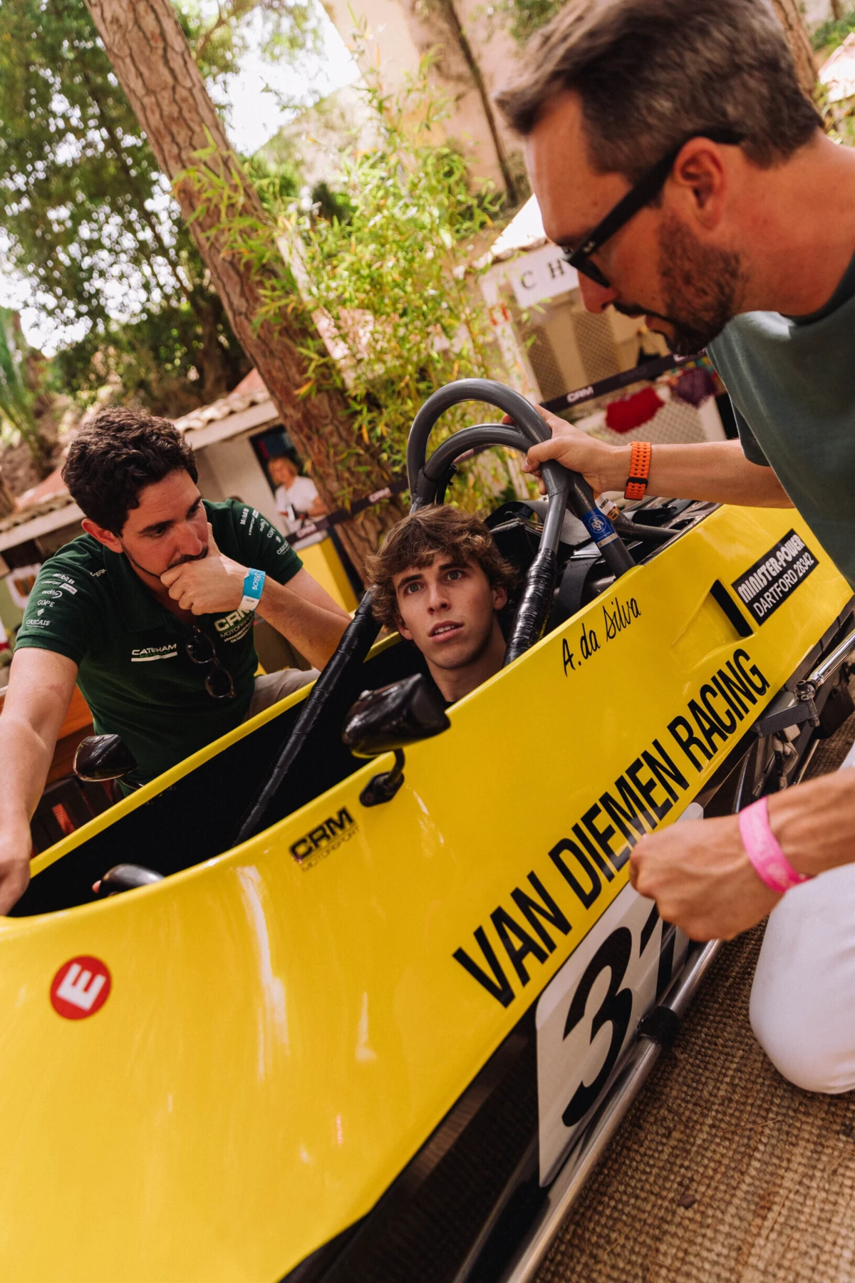 Imagem de contexto do artigo “Um verdadeiro privilégio”: Ivan Domingues homenageado e emocionado com carro histórico de Senna