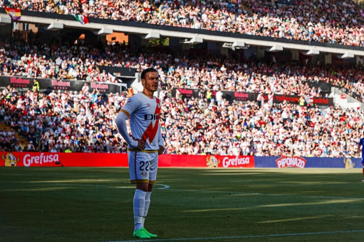Imagem de contexto do artigo Após polémica, Raúl de Tomás volta a treinar pelo Rayo Vallecano