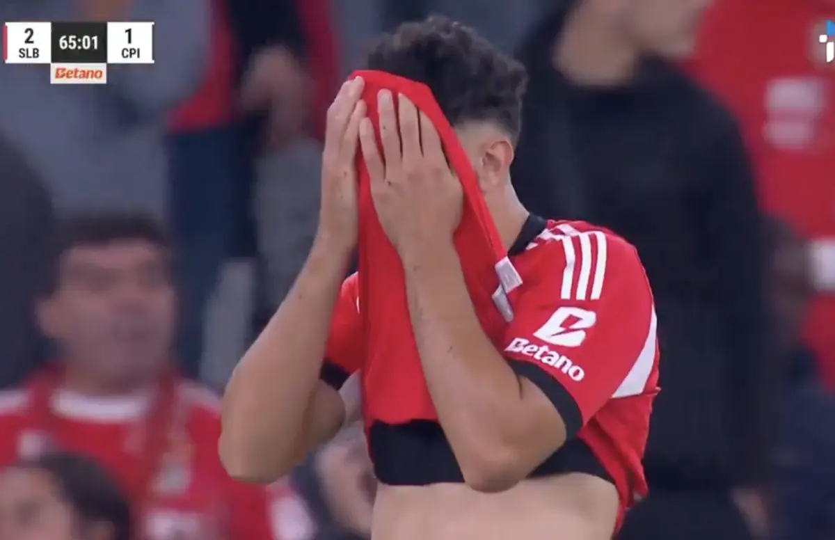 Imagem de contexto do artigo Insólito: Trubin defende penálti, mas Tomás Araújo faz autogolo. Assista ao momento