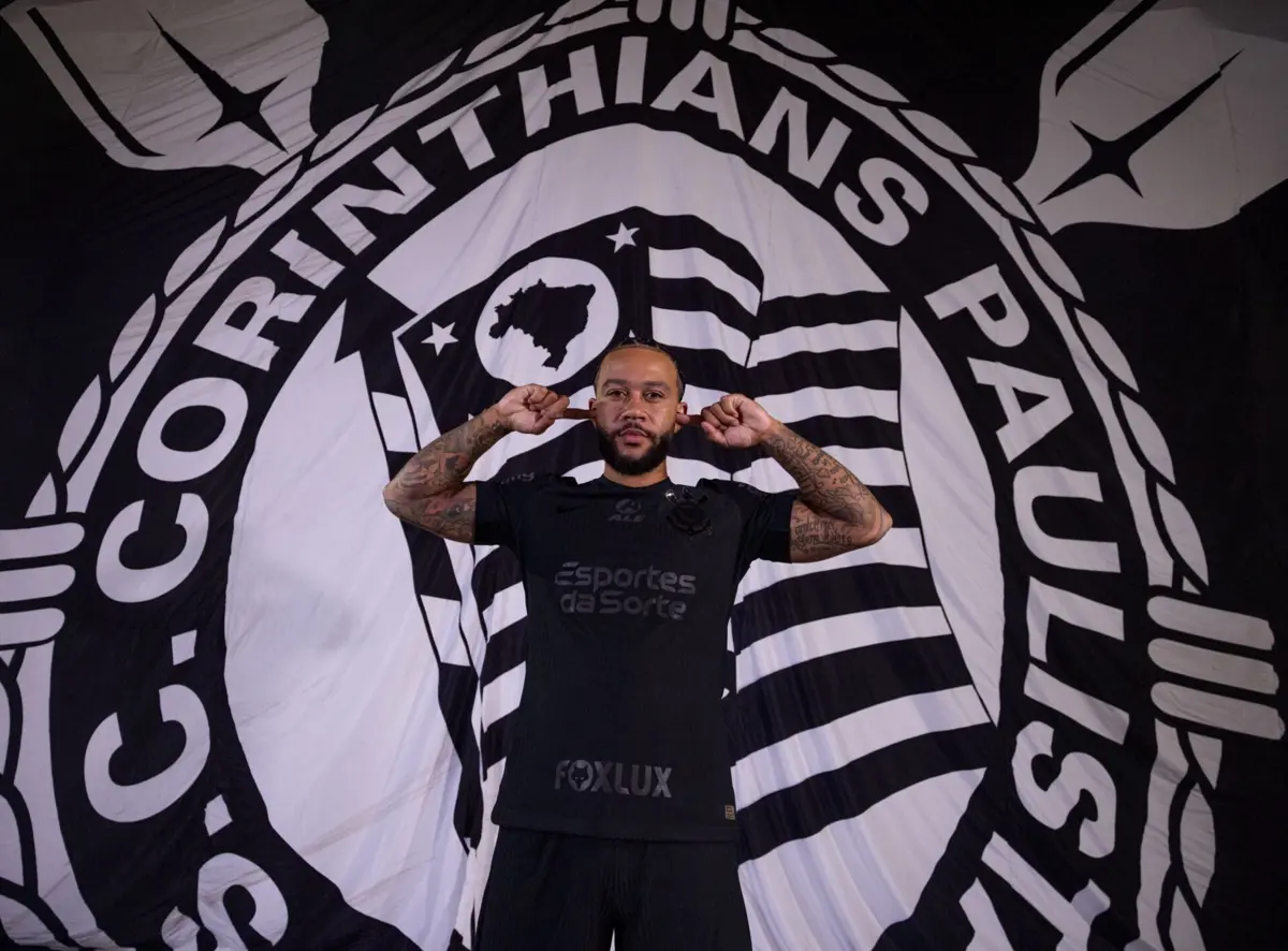 Imagem de contexto do artigo A troca de palavras entre Depay e Neymar: "É muito f... esse tipo ir jogar no Brasil"