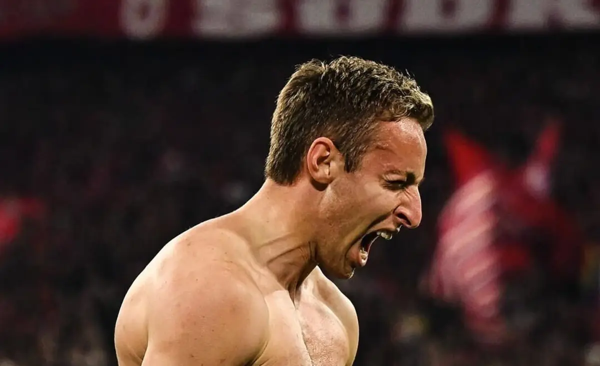 Imagem de contexto do artigo Avó de Frattesi morreu antes do Bayern-Inter: "Sei que puxaste uns fios..."