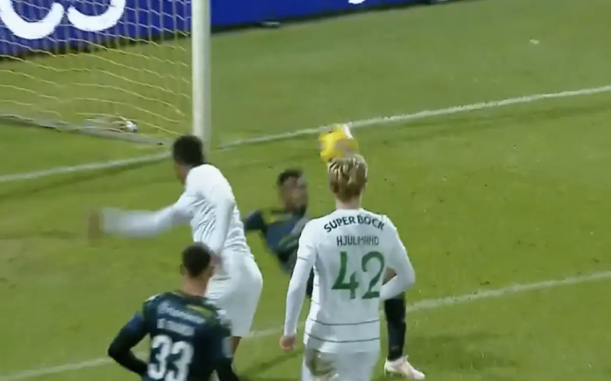 Imagem de contexto do artigo Tondela-Sporting: Hélder Tavares reduz com um golaço de bicicleta. Ora veja