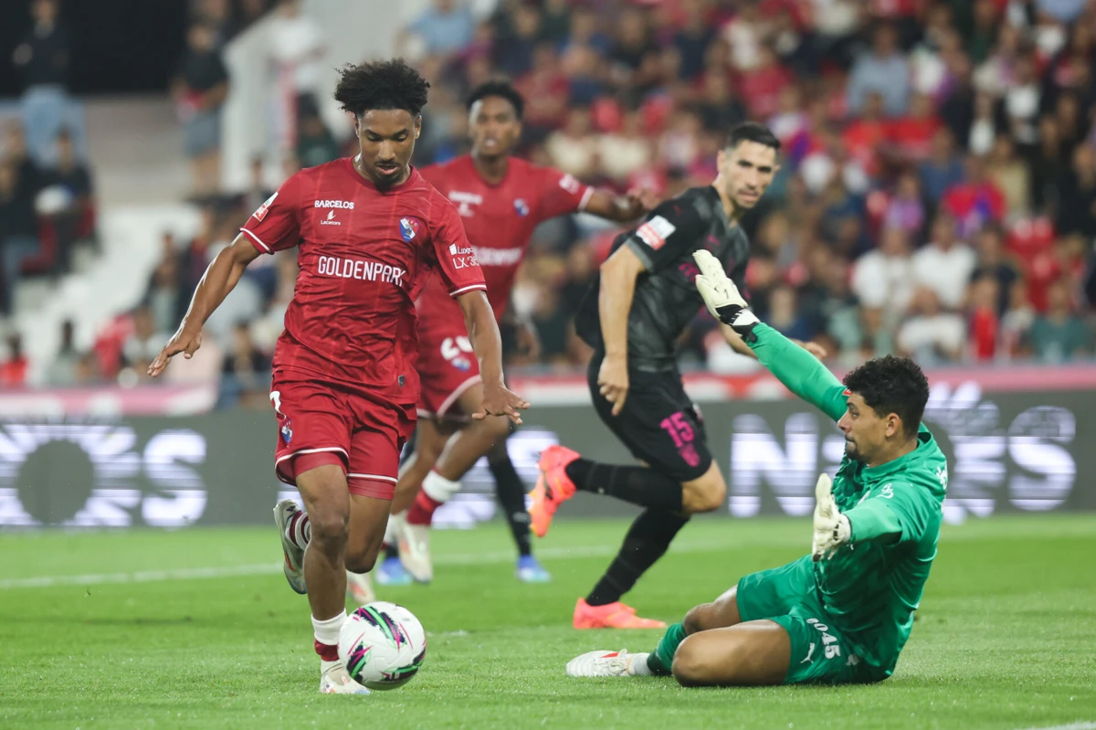 Matheus em ação contra o Gil Vicente (Créditos: Ivan del Val/Global Imagens)