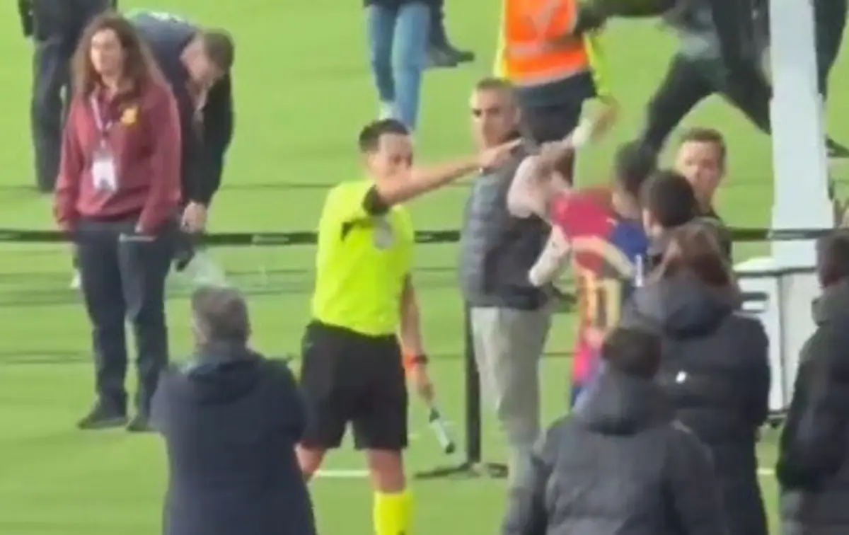 Imagem de contexto do artigo Raphinha acaba Barcelona-Bétis de cabeça perdida e é afastado por Ter Stegen