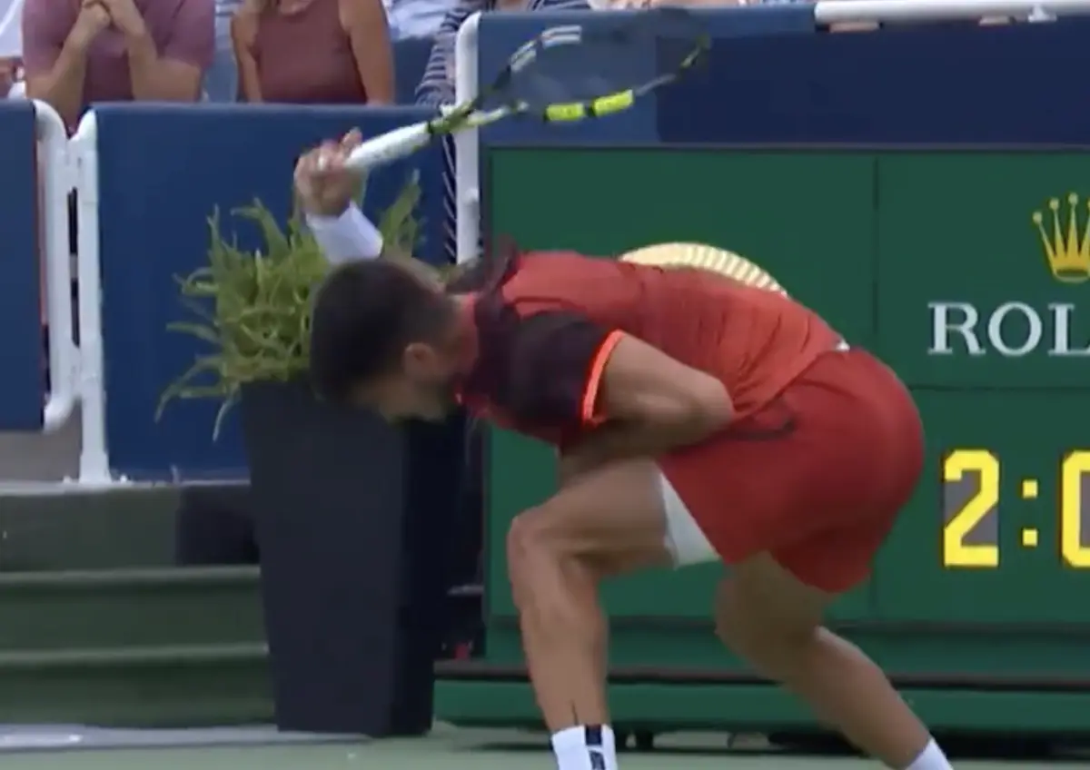 Imagem de contexto do artigo Alcaraz perdeu a cabeça, partiu uma raquete e saiu derrotado por Monfils. Ora veja