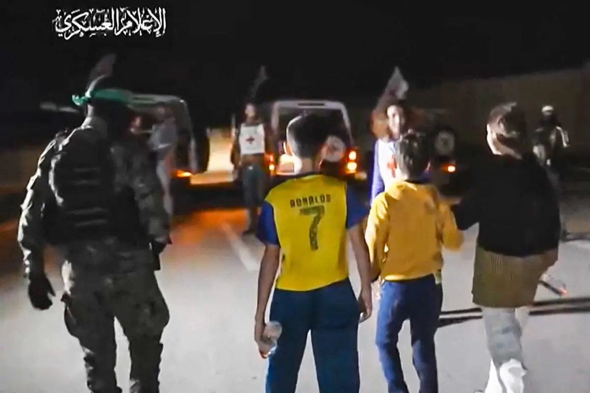 Eitan Yahalomi, o refém israelita de 12 anos, libertado pelo Hamas