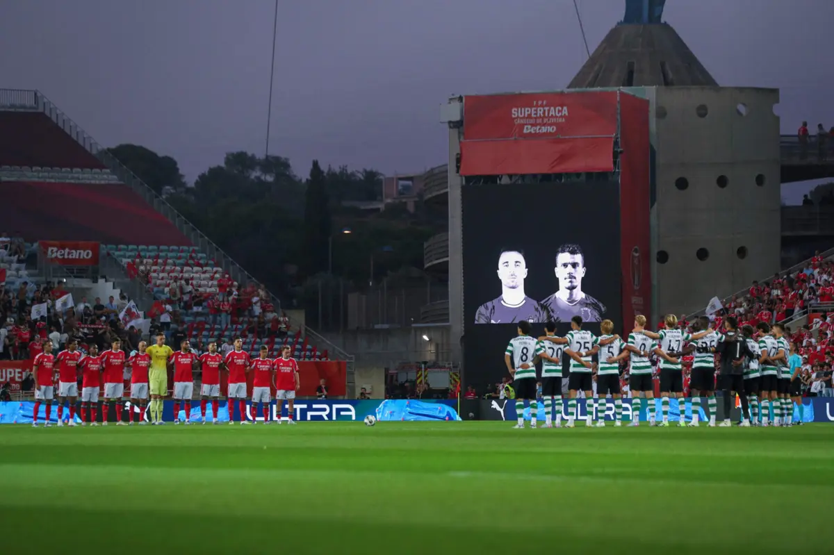 Imagem de contexto do artigo Sporting-Benfica: minuto de silêncio por Jota e André Silva, com a família na tribuna