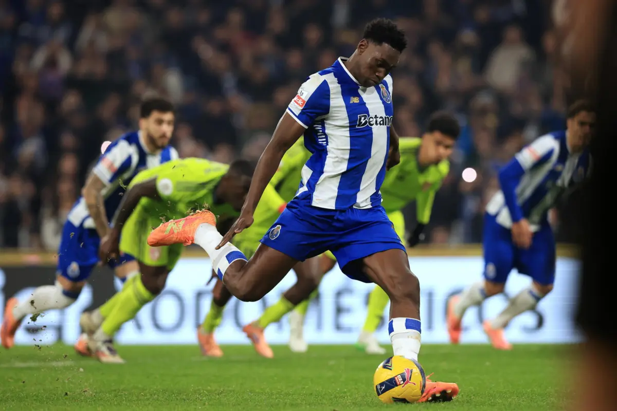 Samu marcou dois golos, um deles de penálti