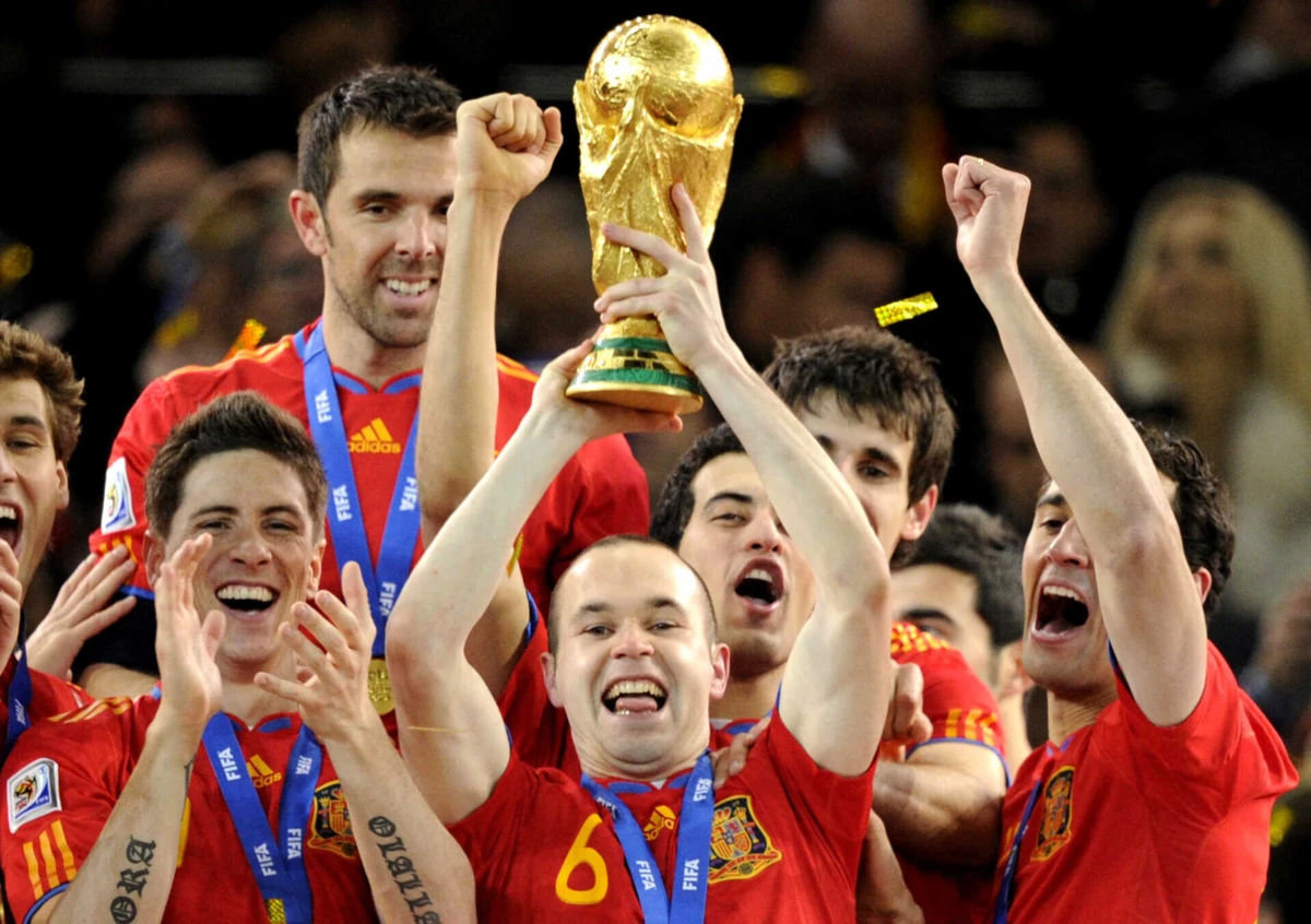 Iniesta festeja Mundial, em 2010 (créditos: AFP)